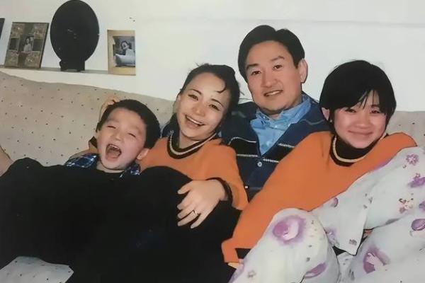 痣相大师亲证：宋丹丹的痣相预示着她的大红大紫