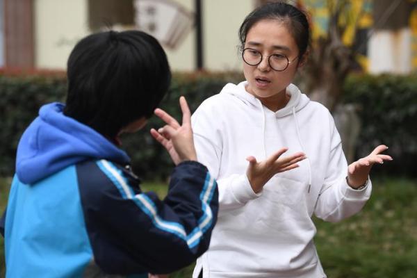 探秘盲人节的独特魅力：感受无声世界的温暖与关爱