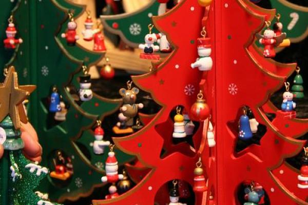 圣诞狂欢夜:揭秘全球最热火的节日习俗盛宴 圣诞狂欢夜:揭秘全球最热火的节日习俗盛宴